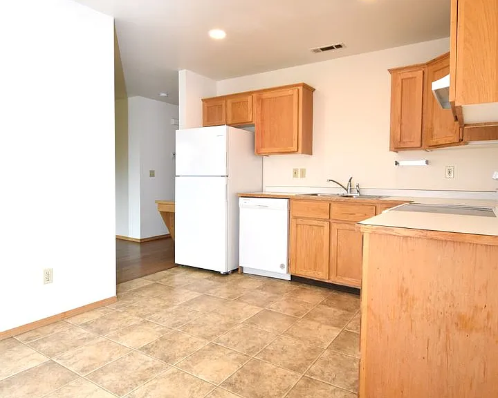 8 Michael Grove Ave #14 — Photo 1