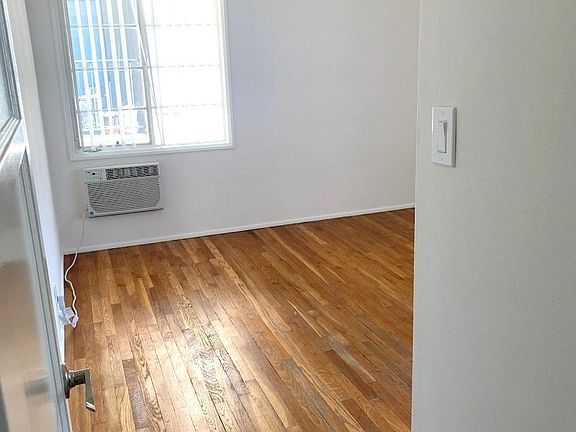 5th image of 328 N Louise St #209