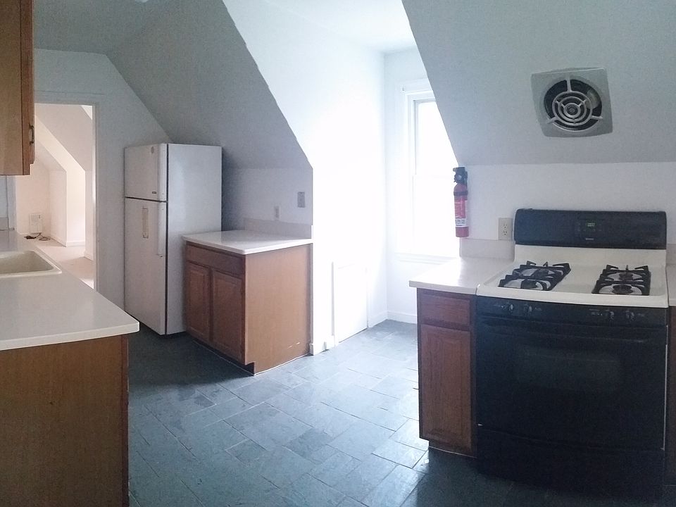 Large Eat-In Kitchen