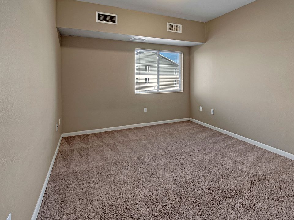 Dakota Commons Bedroom