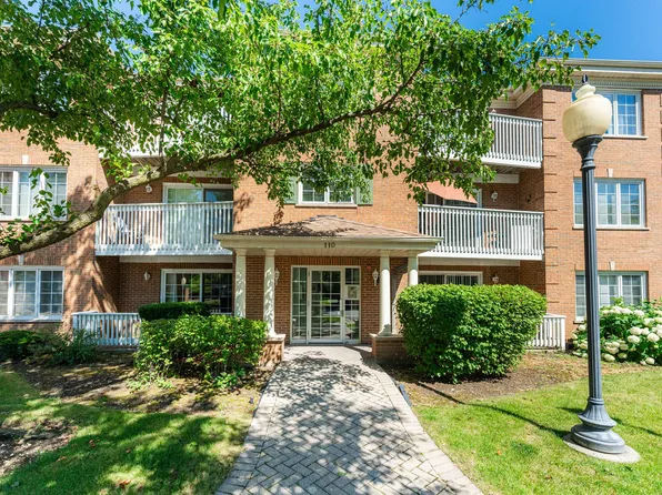 110 Day St APT 102, Bloomingdale, IL 60108