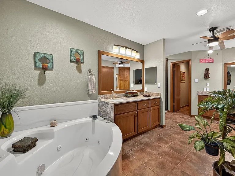 1623 Lake Arbor Dr — Photo 31