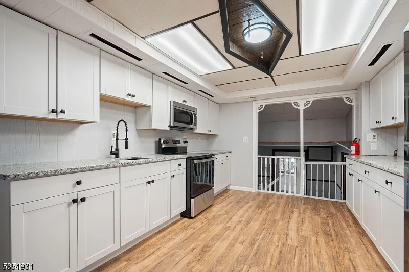 2 bed, 1.0 bath, $2,000 — Photo 3