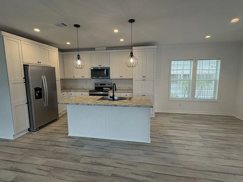 3 bed, 2.5 bath, 1460 sqft, $1,599 — Photo 2