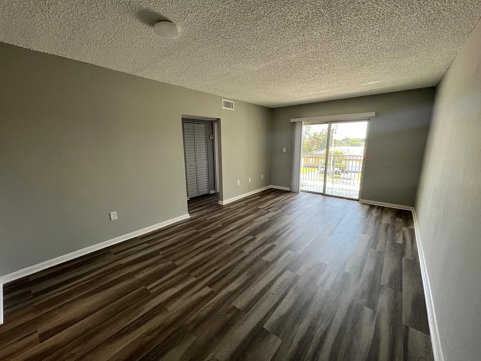 2 bed, 1.0 bath, 800 sqft, $1,899 — Photo 3