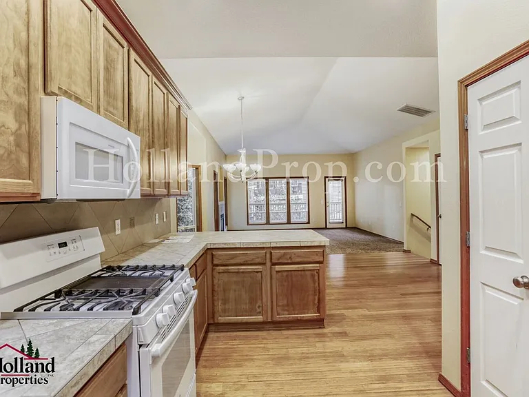 12712 SW Rocky Mountain Ct — Photo 9
