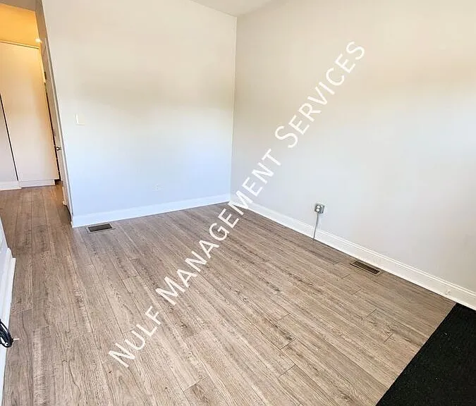 6010 Butler St — Photo 3