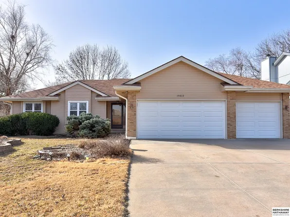 15033 Hillsdale Ave, Omaha, NE 68137