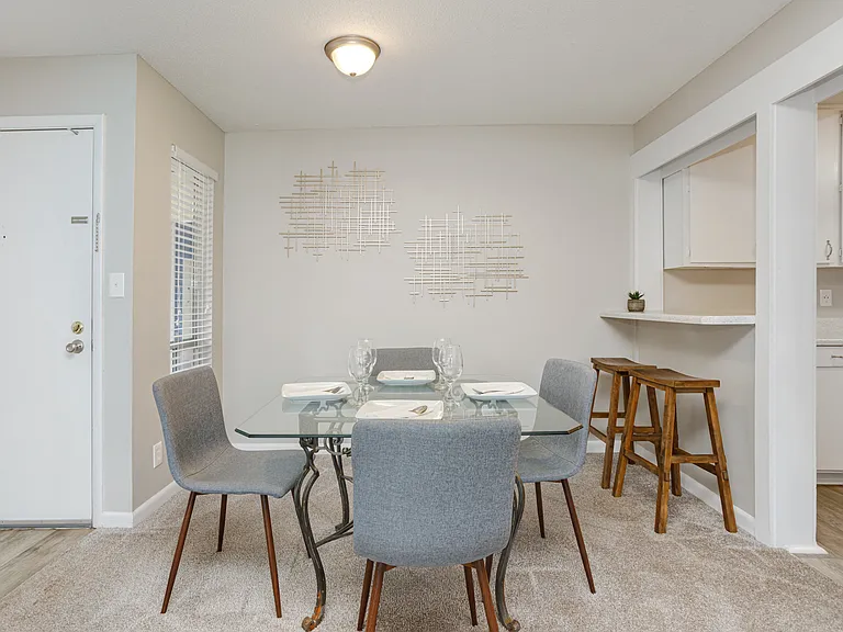 Dining Room & Breakfast Bar