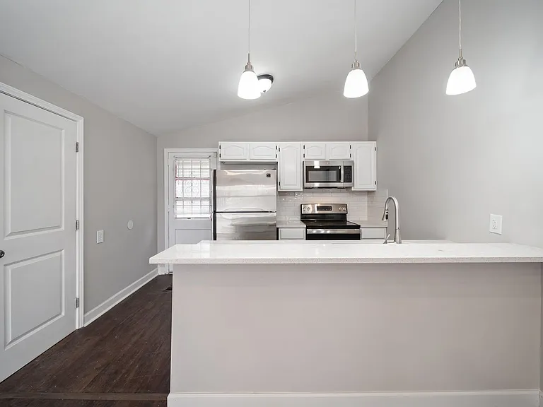 976 McKay Dr SE — Photo 6