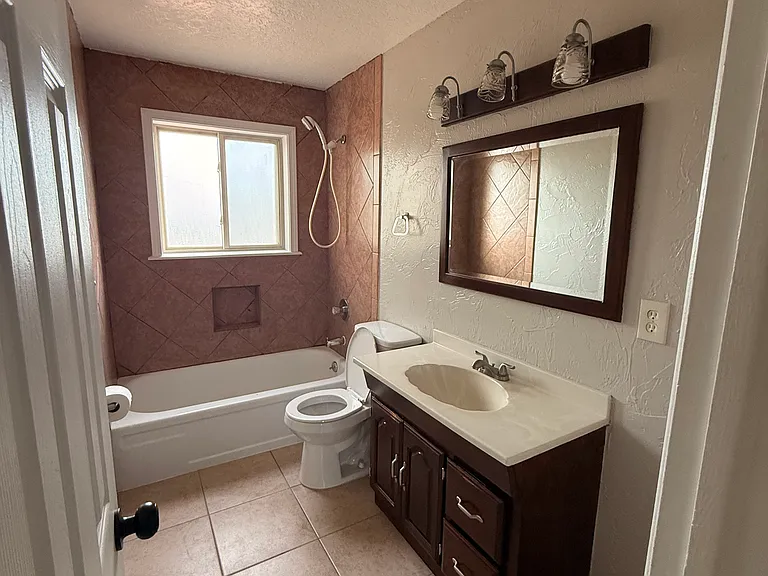 8371 Vine St — Photo 8