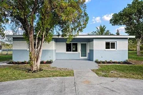 4610 Sunset Blvd