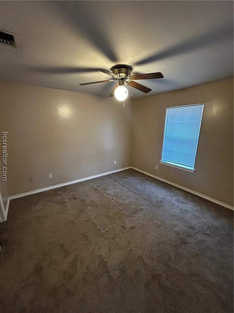 3 bed, 1976 sqft, $1,300 — Photo 4