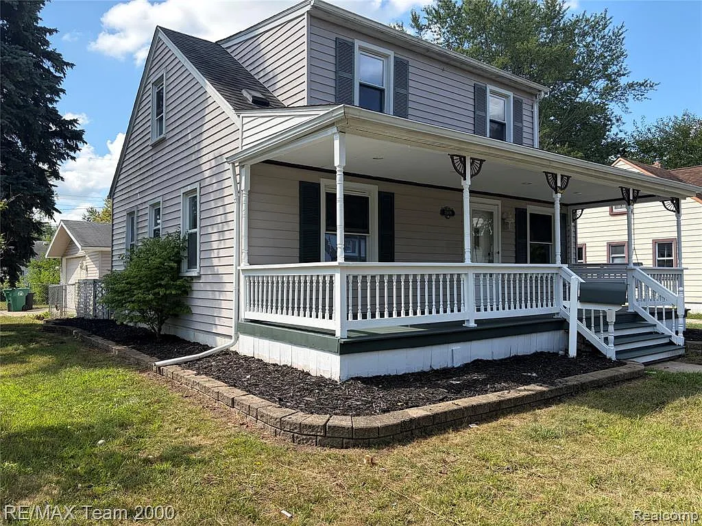 4 bed, 1.0 bath, 1200 sqft, $1,725 — Photo 3