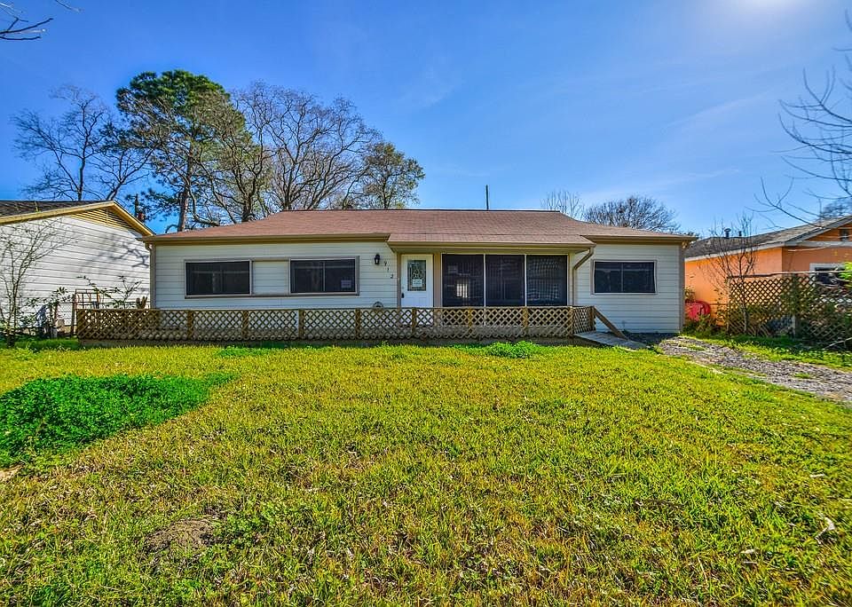 1st image of 912 Valerie Ave