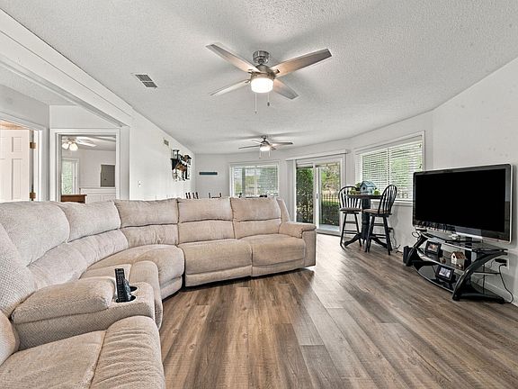 5th image of 622 Tall Oaks Ln.