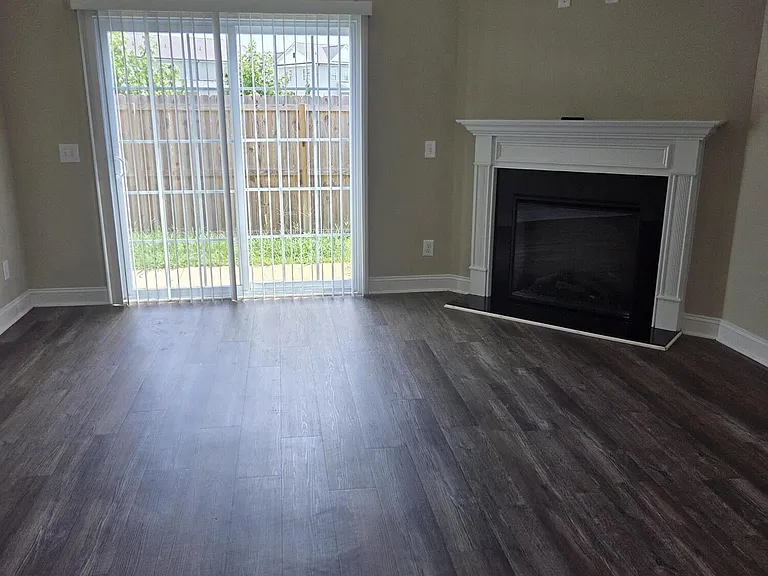325 S Pointe Dr #B — Photo 10