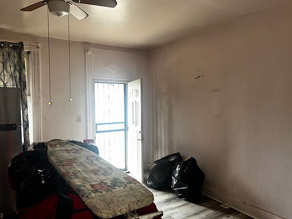 5th image of 10618 S Langley Ave #10618