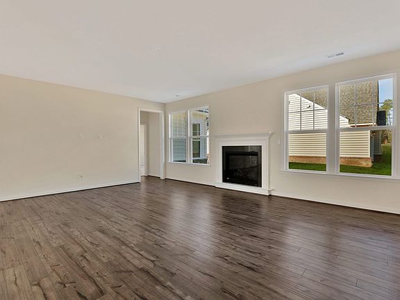 Summerville-print-006-21-Family Room-4200x2801-300dpi