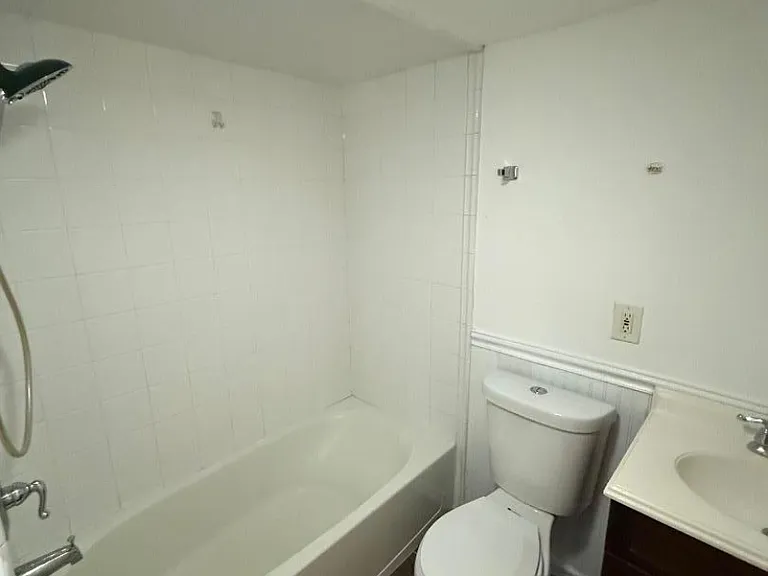 2514 Jackson Ave — Photo 13