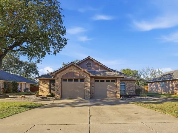 9281 Meandering Dr, North Richland Hills, TX 76182