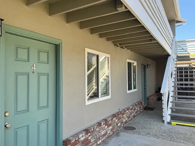 Carmel Ave Apartments — Photo 28