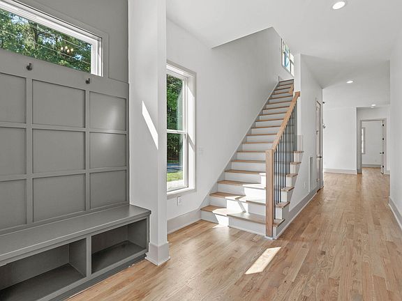 5th image of 1001 Addison Pl