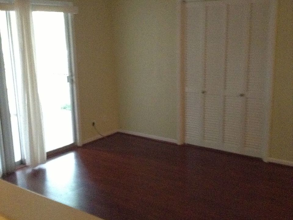 1st image of 2744 Briarhurst Dr APT 3