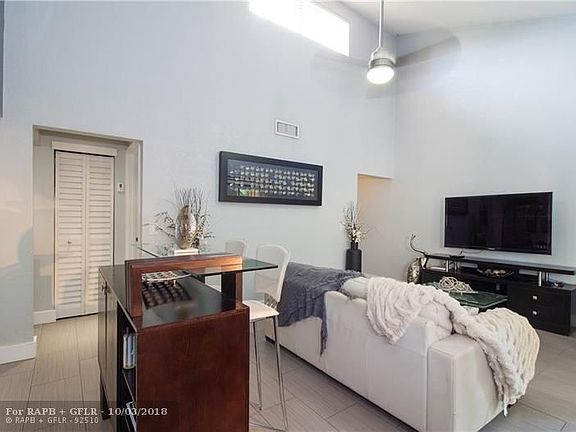 4th image of 2035 SW 81st Way #2035