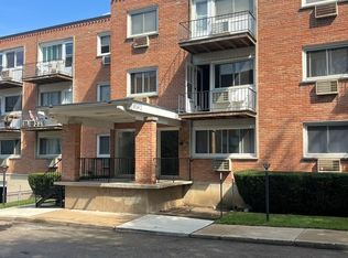 8541 Lotus Ave APT 916, Skokie, IL 60077