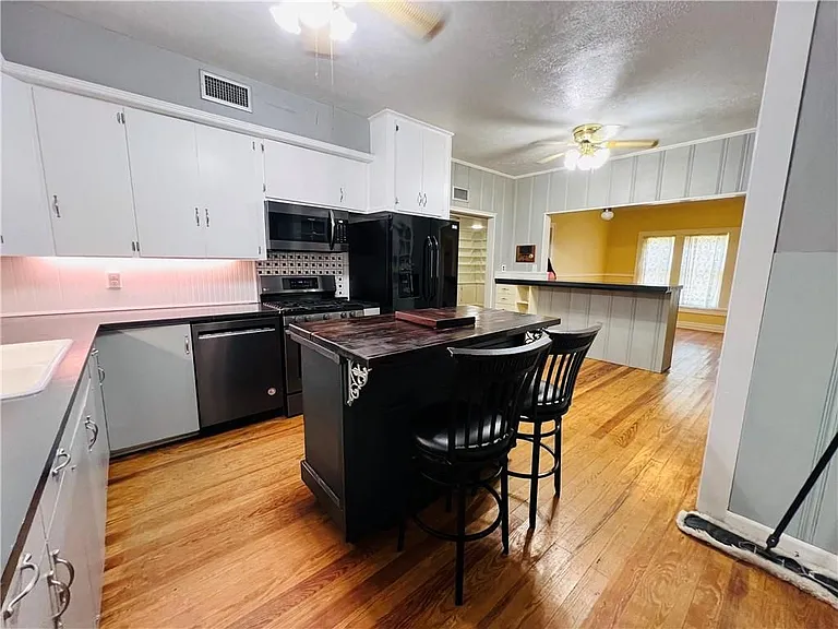 629 W Henrietta Ave — Photo 17
