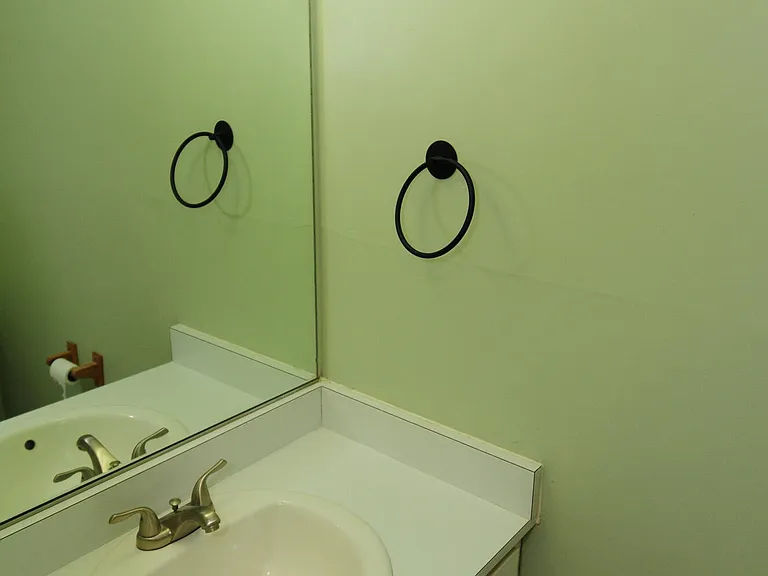 684 Peninsula Ct — Photo 17