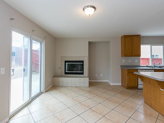 3rd image of 1590 Stoneside Dr