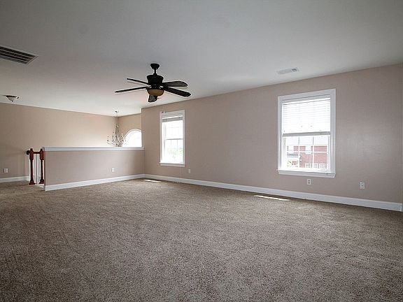 5th image of 1403 Leeds Dr