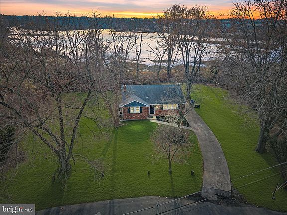 2nd image of 126 Fairfax Dr