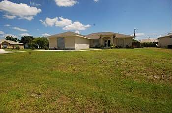 1st image of 417 NE 23rd Pl