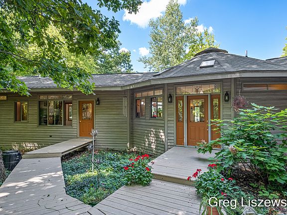4th image of 11479 Bowers Dr NE