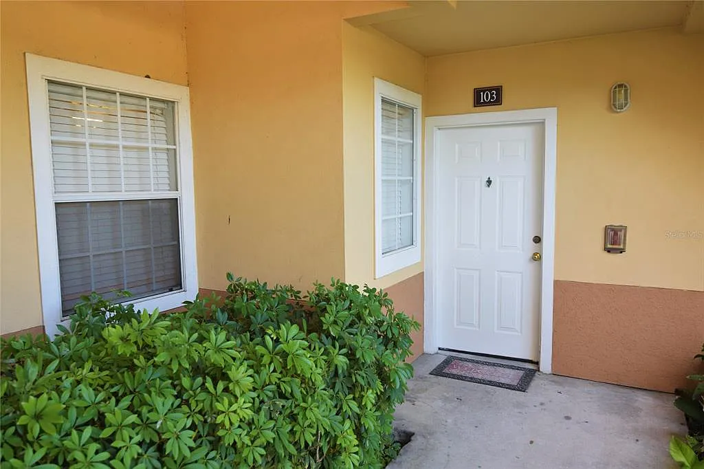2 bed, 2.0 bath, 1058 sqft, $1,795 — Photo 2