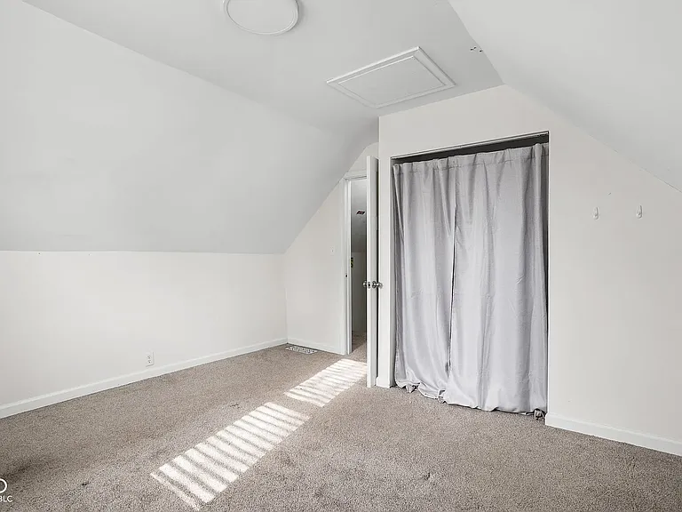810 Grove St — Photo 9