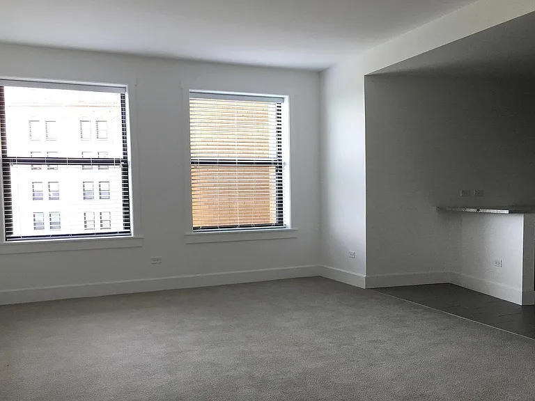 Shoreland — Photo 281