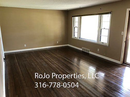 Spacious livingroom, all hardwood floors refurbished through