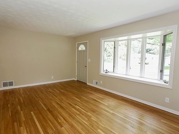 5th image of 564 Martha Ln
