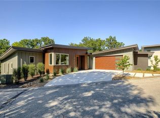10600 Chateau Ln, Parkville, MO 64152
