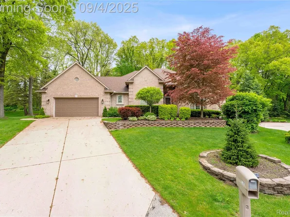 3952 Saint James Ct, Shelby Township, MI 48316