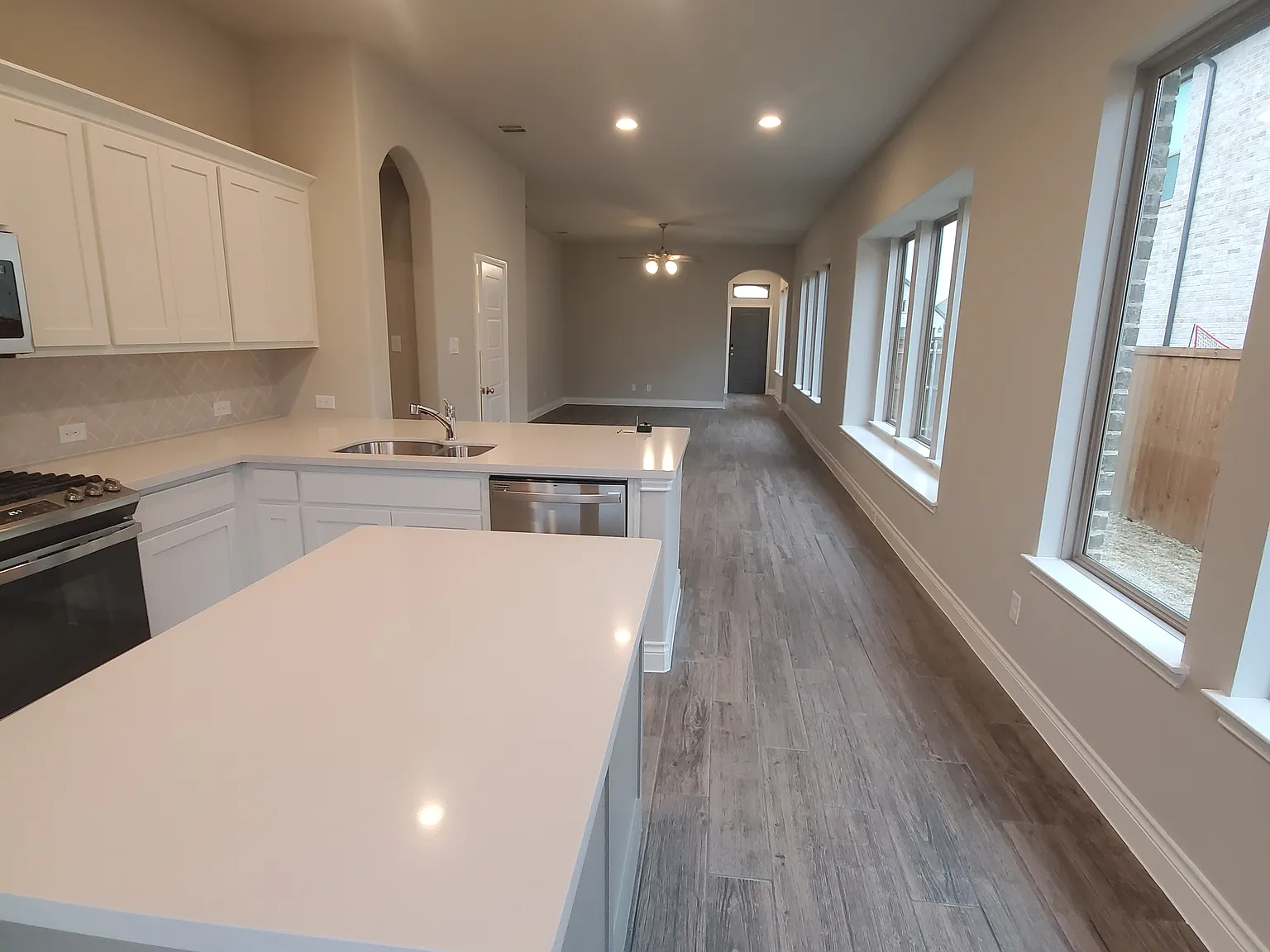 3 bed, 1710 sqft, $2,350 — Photo 4