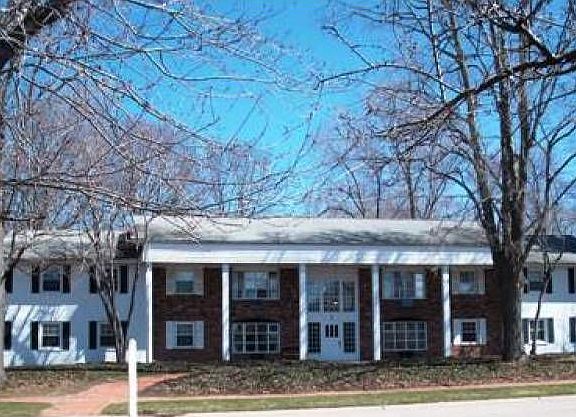 2nd image of 1 Meadowlawn Dr Unit 8