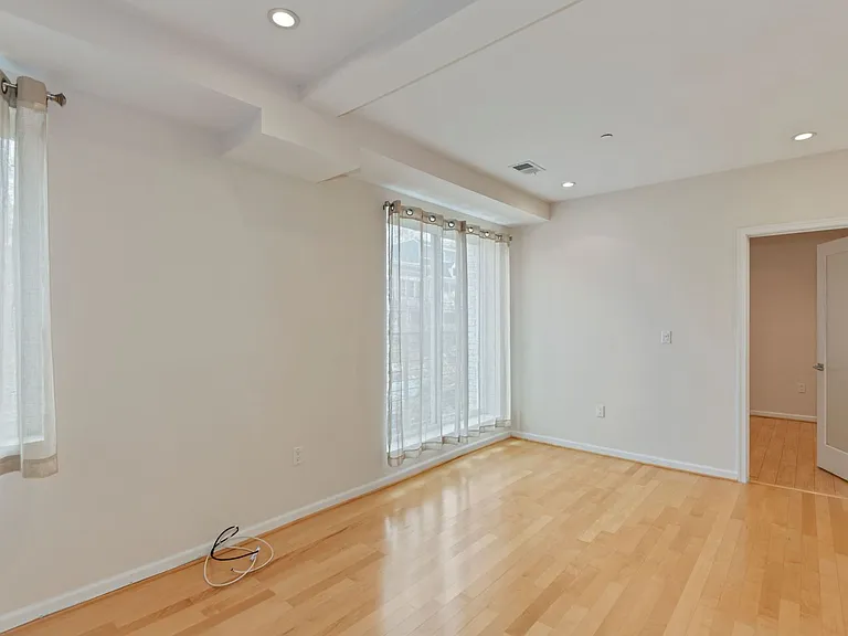 329 Rhode Island Ave NE #103 — Photo 7