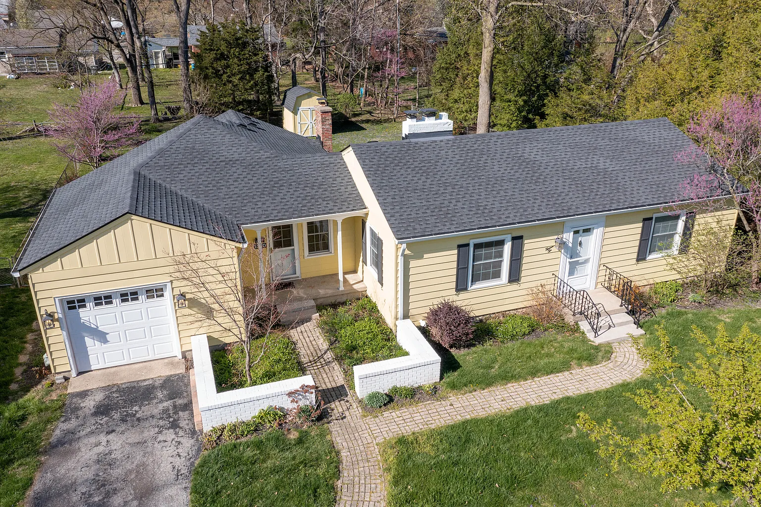 1310 Southview Dr photo 1