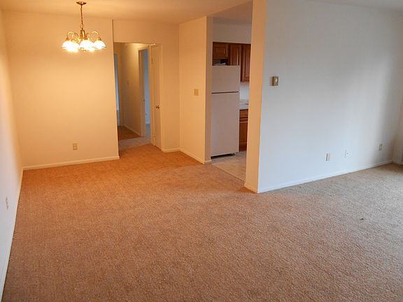 5th image of 1427 E Tremont St #8