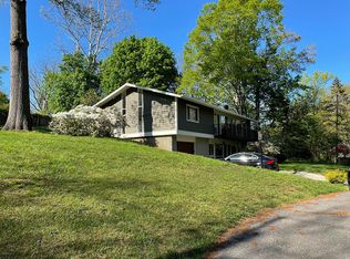 6821 Persimmon Tree Rd, Bethesda, MD 20817